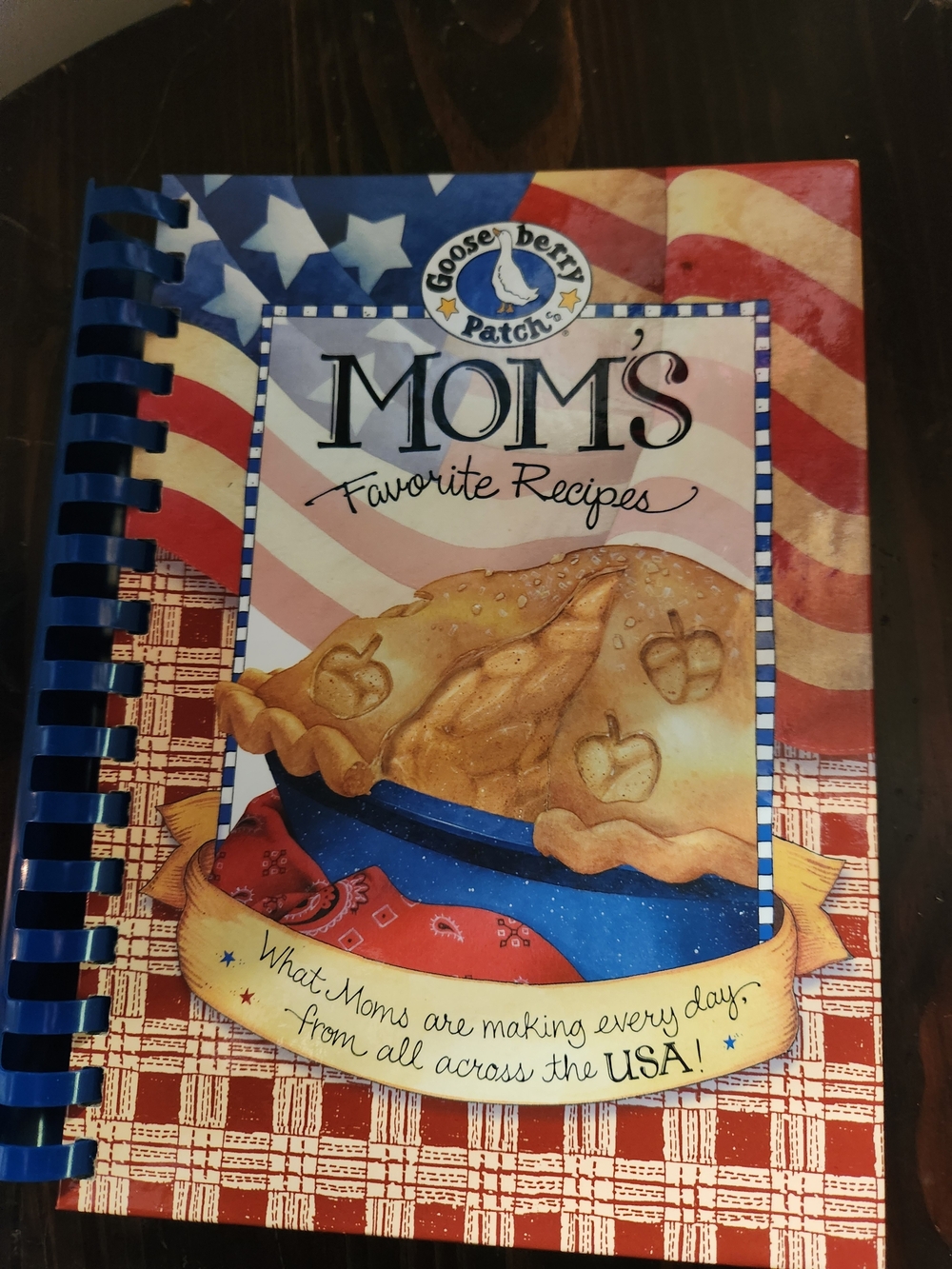 Mom's Favorite Recipes Cookbook - Gooseberry Patch Patriotic Red, Blue, White